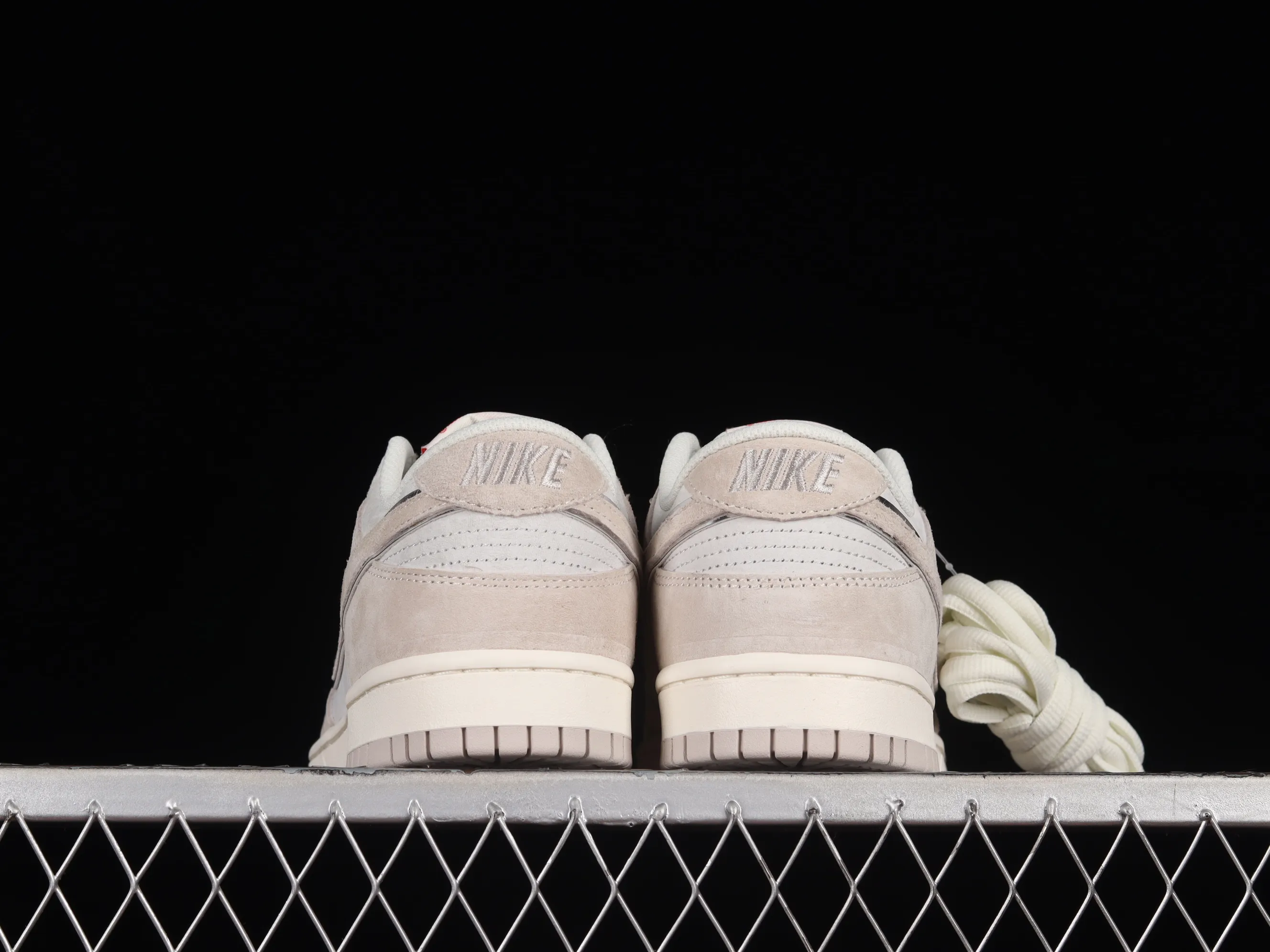 All Categories Nk SB Dunk Series Nk SB Dunk Low Low-top sneakers Otomo Katsuhiro x Nk SB Dunk Low "Steamboy OST" Creative customization collaboration Otomo Katsuhiro joint SB low-top sports and leisure sneakers DQ2366-166